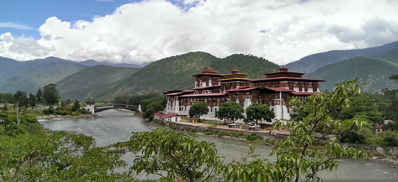 Bhutan Grandeur - Mystical old-world charm