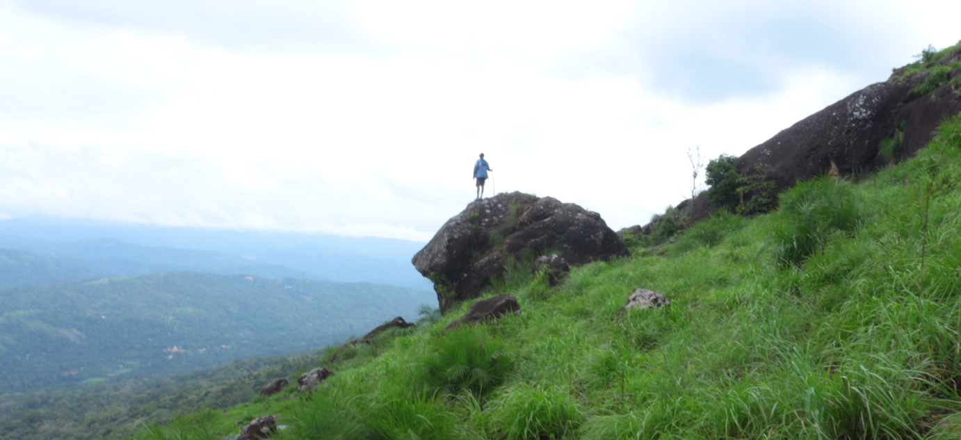 chokramudi trek munnar